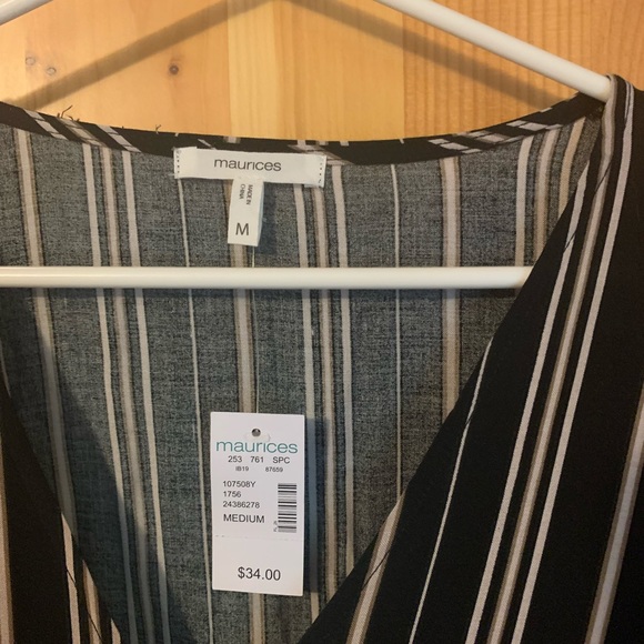 NEW! Maurices Top - Picture 4 of 11